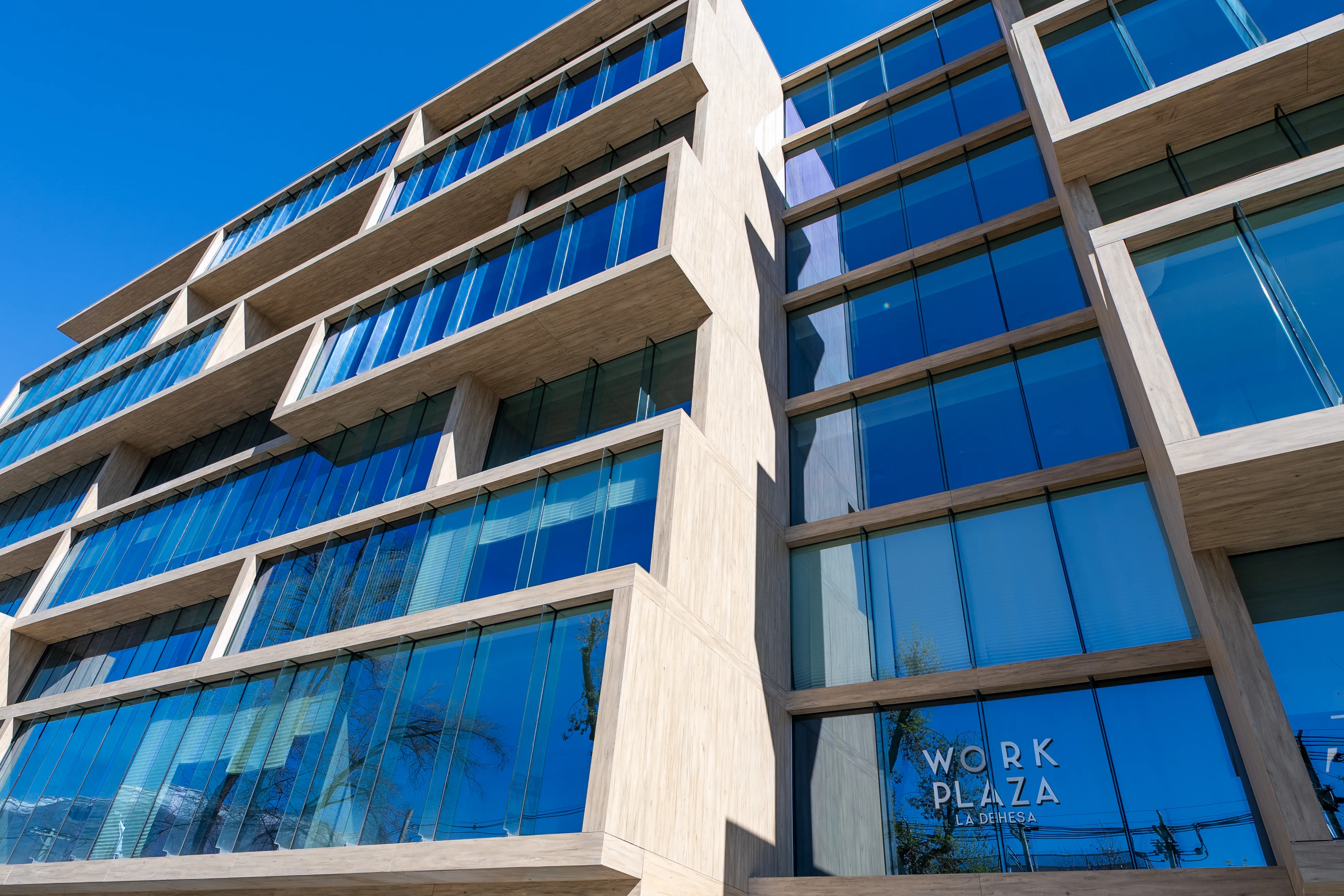 Work Plaza Fachada 1